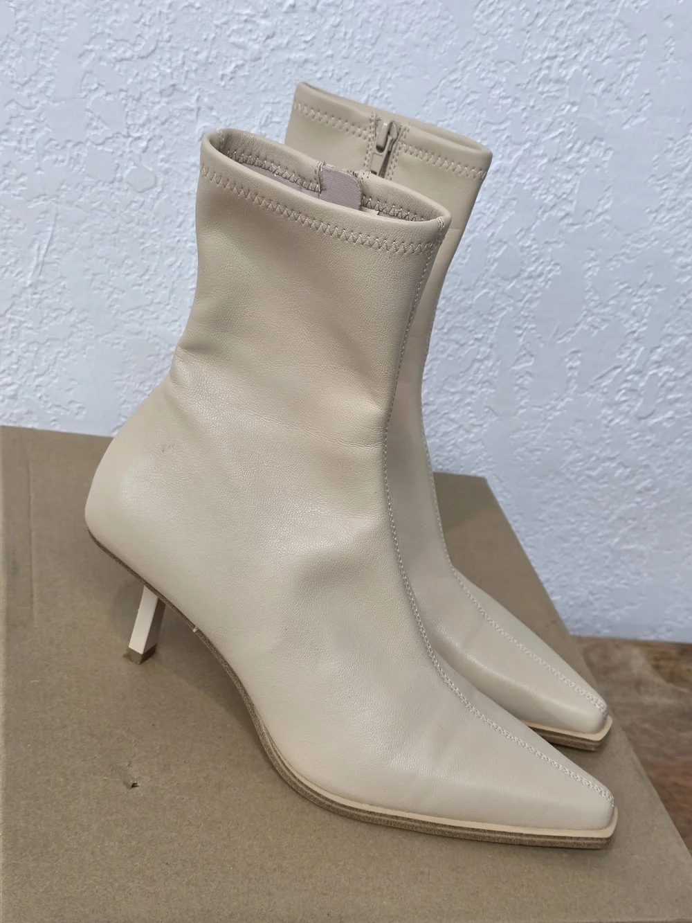 Steve Madden Briane Bone Leather Pointed Toe Ankle Boots